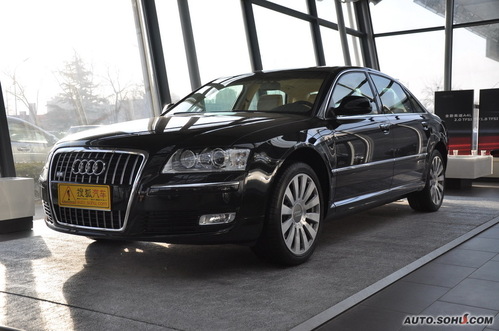 奥迪A8L4.2仅一台现车加15万预定等1周