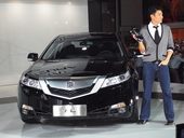 2009年11月27日，广州车展迎来了最大牌的明星，刘德华因为代言讴歌TL车型，亮相讴歌展台，人气爆...