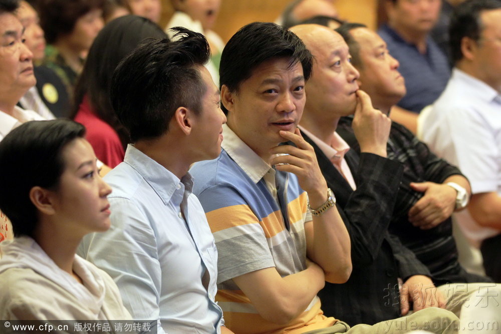 韩红牵头做慈善 曾志伟崔永元葛优托腮超默契