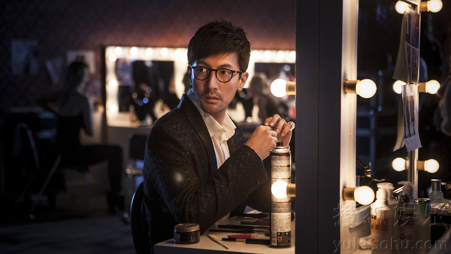 张鲁一激情小提琴秀 优雅端庄尽显艺术家气质