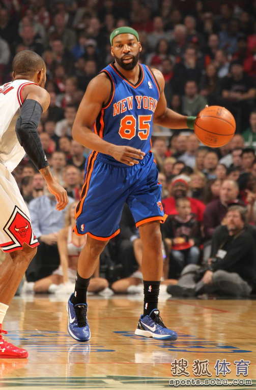 高清:尼克斯战公牛安东尼挂筐 单挑邓眼神犀利