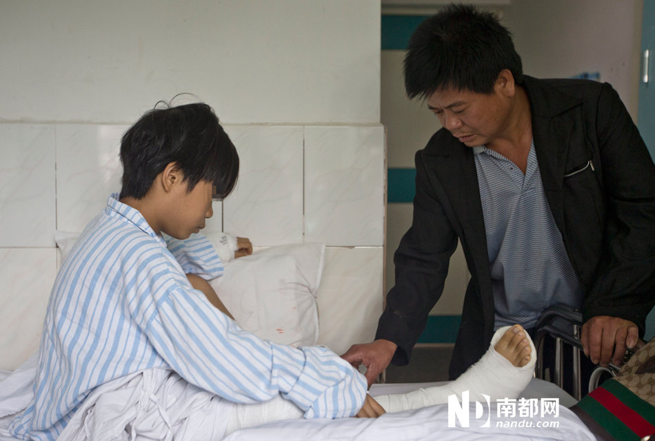 绝望菜农主妇 推女下楼抱儿轻生