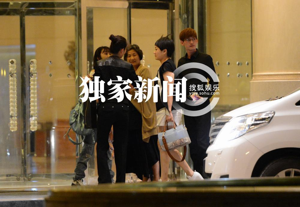 独家:张翰帅气回京 花儿与少年再聚首