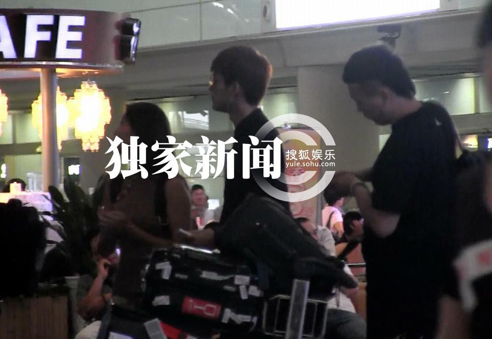 独家:张翰帅气回京 花儿与少年再聚首