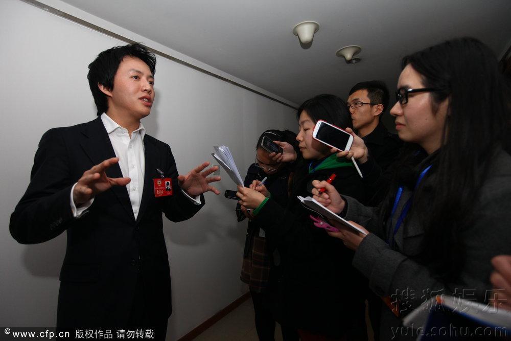 国际著名钢琴家李云迪以政协委员身份出席了重庆市政协四届一次会议