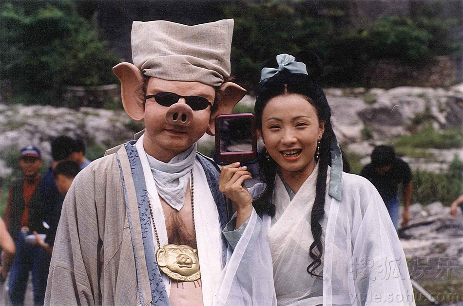 小陶虹徐峥片场照曝光 猪哥龙女变犀利搞笑情