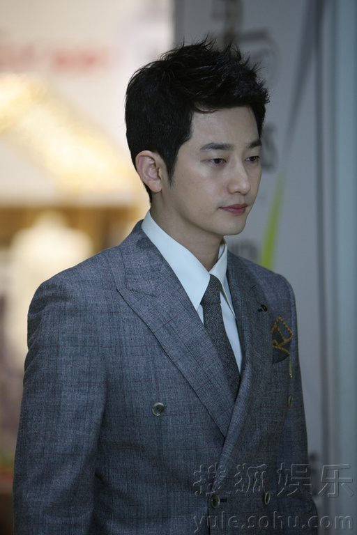 <em>朴施厚</em> 韩星朴施厚的妻子 <em>朴施厚承认</em>整容 朴施