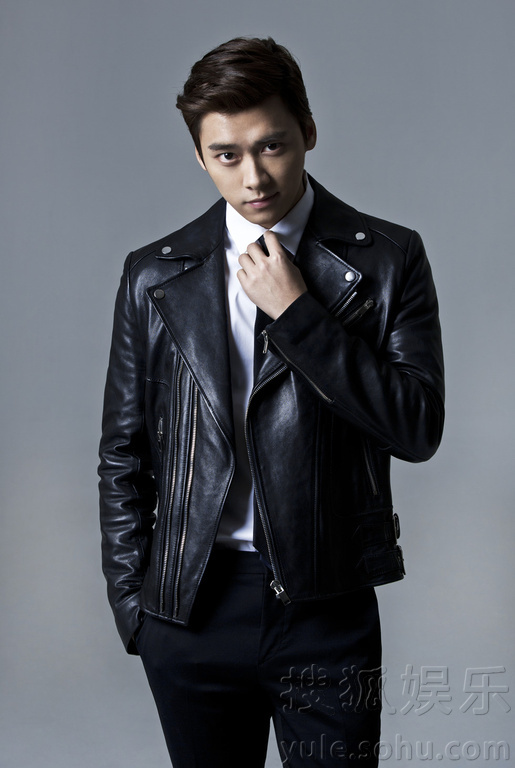 李易峰最新写真曝光 黑色皮衣显时尚帅气