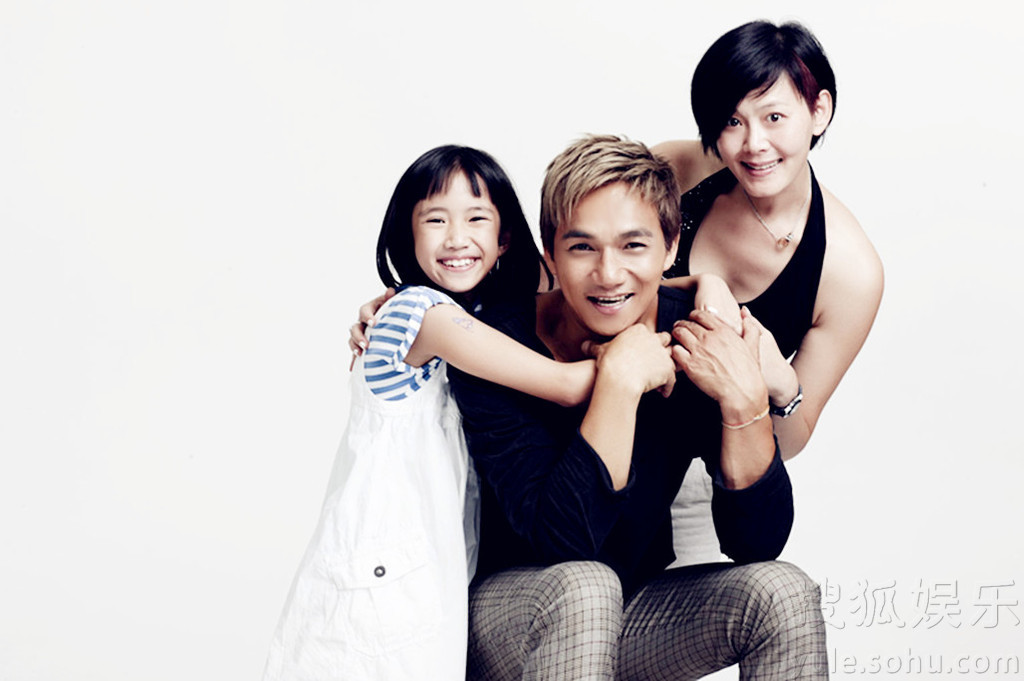 骆达华七夕晒全家照 分享牛郎织女爱情-增加了