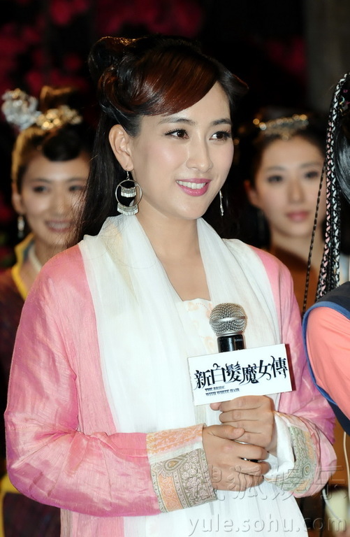 《新白发魔女传》热拍 吴奇隆向马苏"求婚"