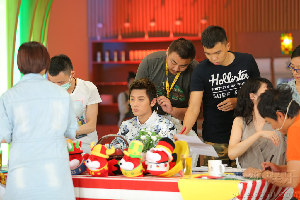 内马尔1\/4日本血统之谜 球星梅西C罗收入大揭