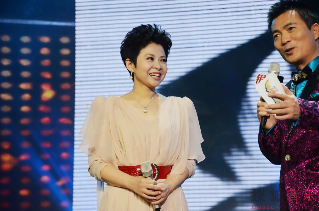 董文华首秀《歌声传奇》 董氏情歌温暖呈现-董