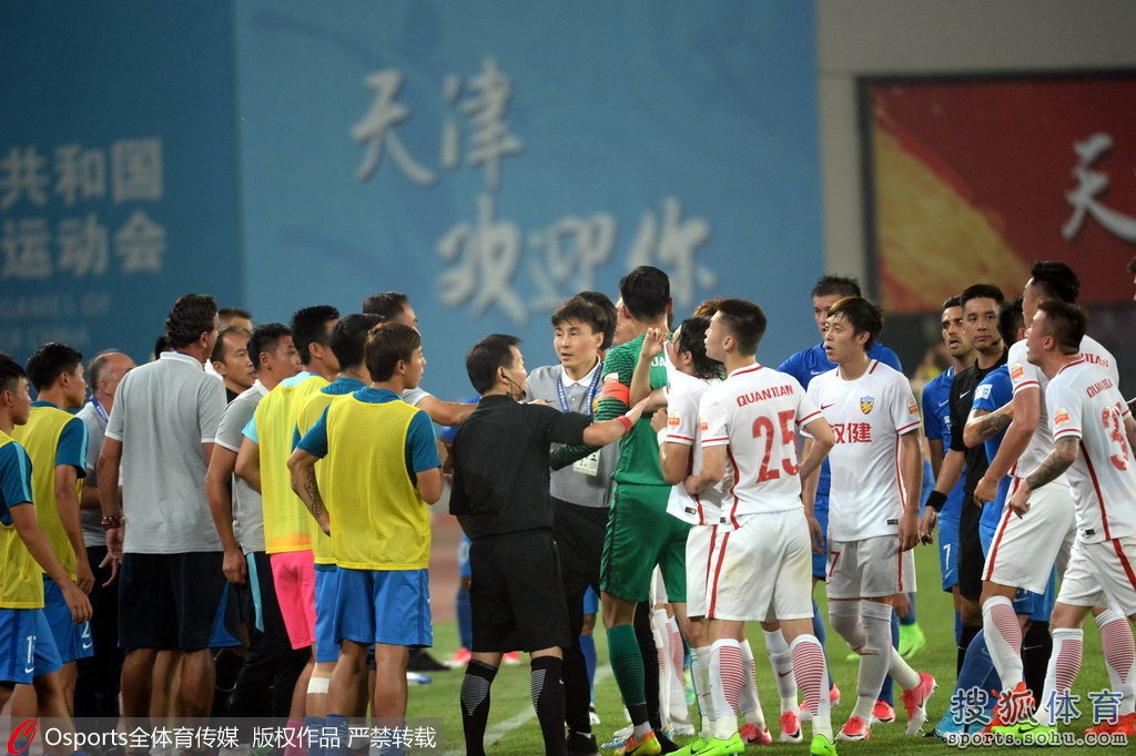 2017中超鲁能对权健图片
