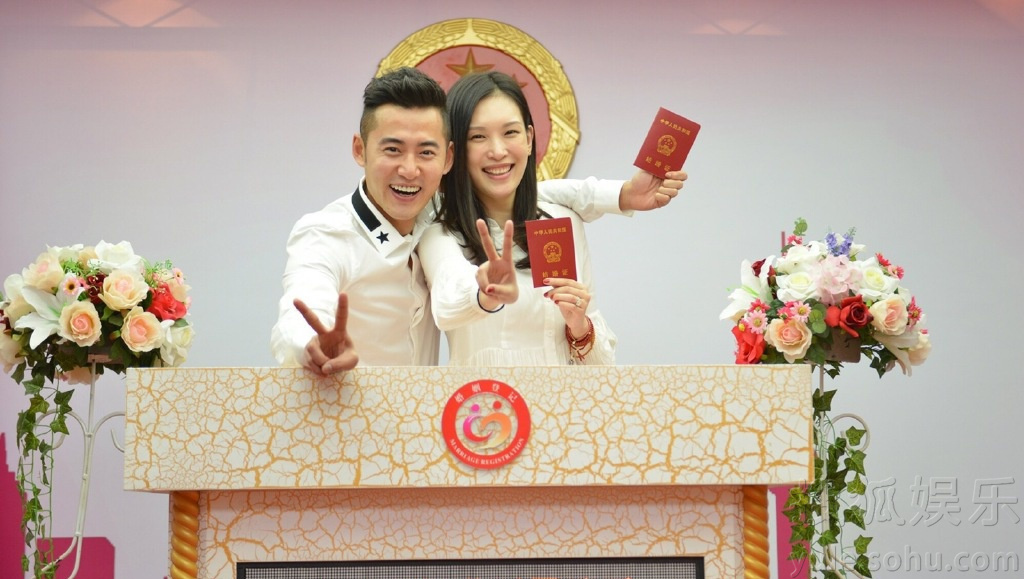 谢晖前妻佟晨洁与魏巍再婚 晒结婚证大秀恩爱