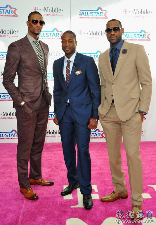 詹姆斯全明星珍贵照:与奥尼尔斗舞 抱科比兴奋