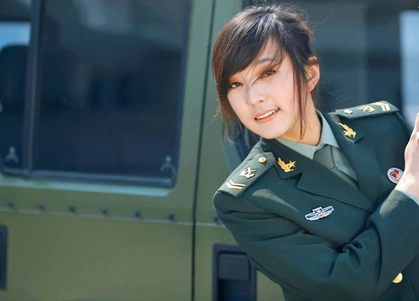 【转载】 解放军清丽女兵与军车写真