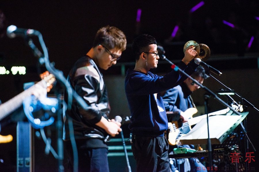 <em>好妹妹乐队</em>挑战剧院<em>演唱会</em> 上海火爆展高人气