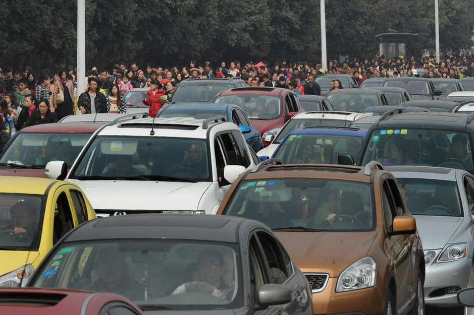 成都七千学生数学竞赛 万辆汽车接送交通拥堵