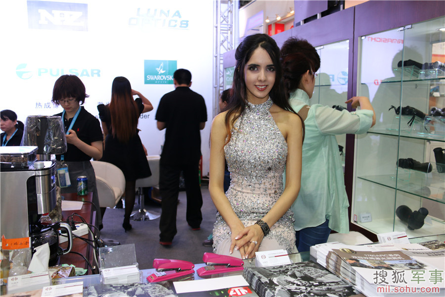 印度美女亮相中国警用装备展6630006-军事频