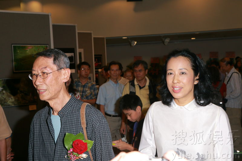 朱玲玲摄影作品参展 不计划帮孙子摆满月酒55