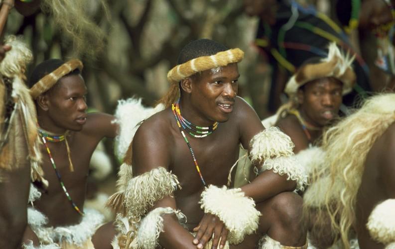 南非祖鲁族:<em>男人</em>战舞+<em>处女</em>露胸