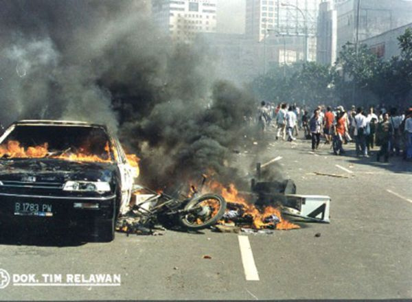 1998年印尼排华骚乱黑镜头6605406-文化频道