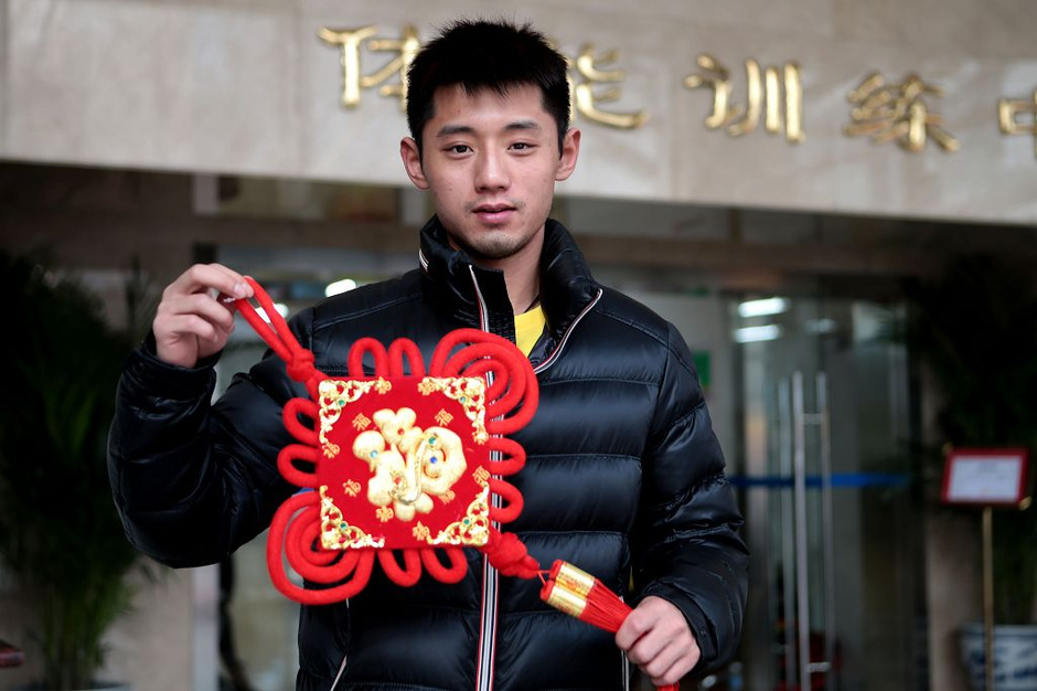 国乒拍摄拜年照 帅气张继科娇小刘诗雯