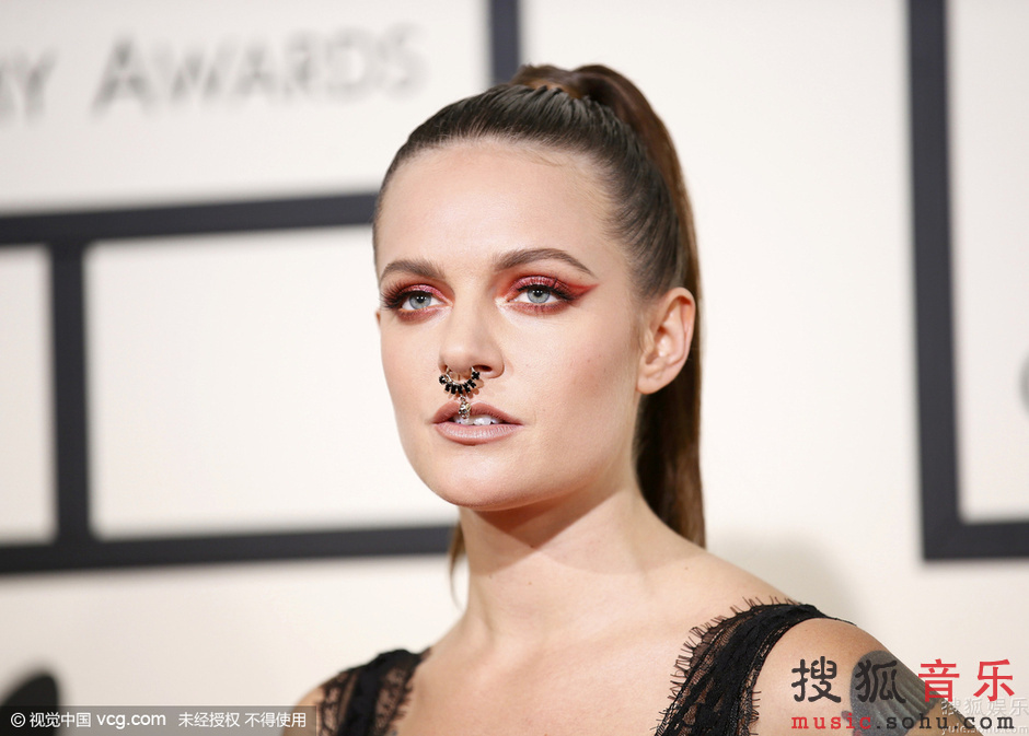 视觉中国 责编:董文                 大热女歌手tove lo鼻环抢镜