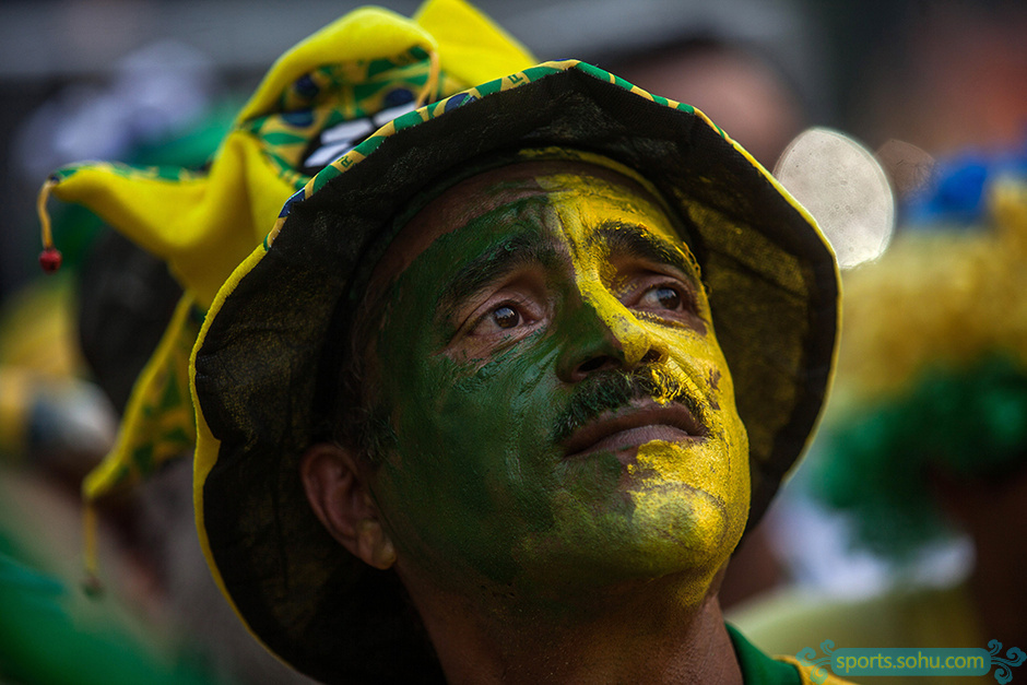 18日表情:门神奥乔亚幸福庆祝平局 内马尔泪奔