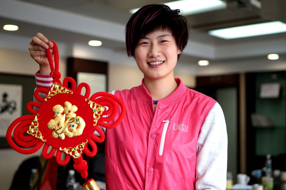 国乒拍摄拜年照 帅气张继科娇小刘诗雯