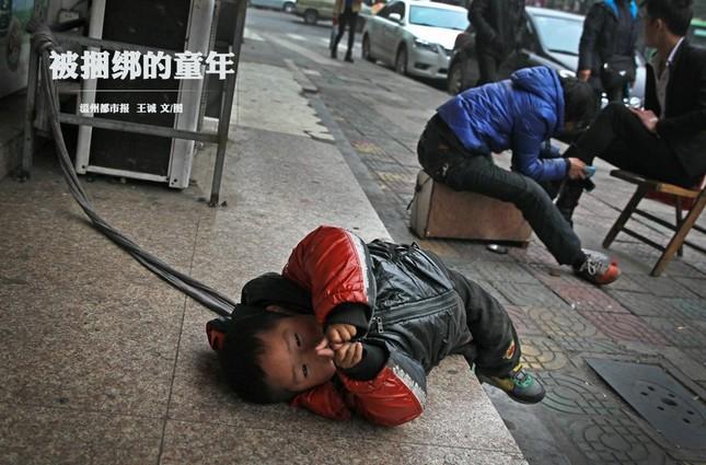 图片故事:被<em>捆绑</em>的童年-<em>女人</em>频道图片库-大视野