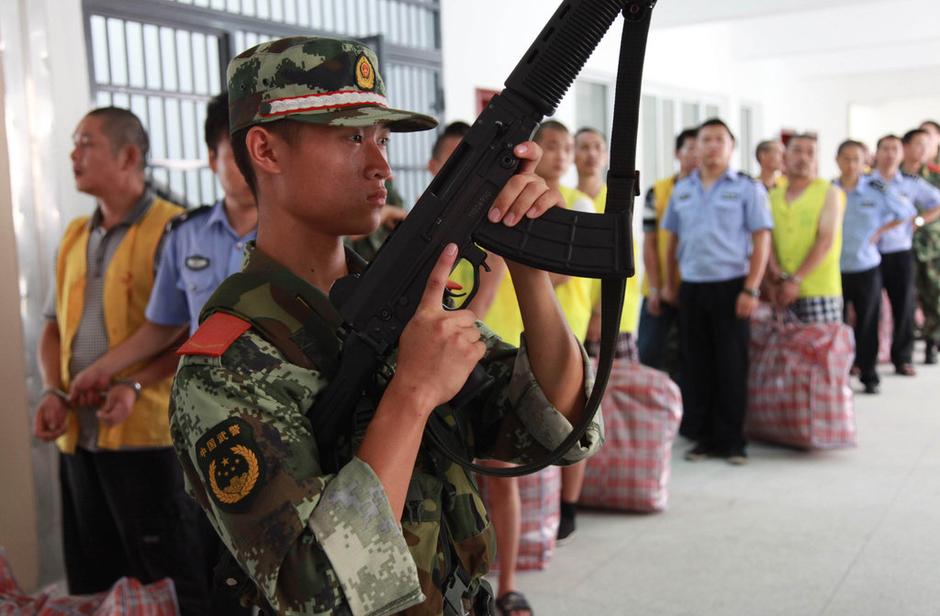 看守所搬迁武警重装押解