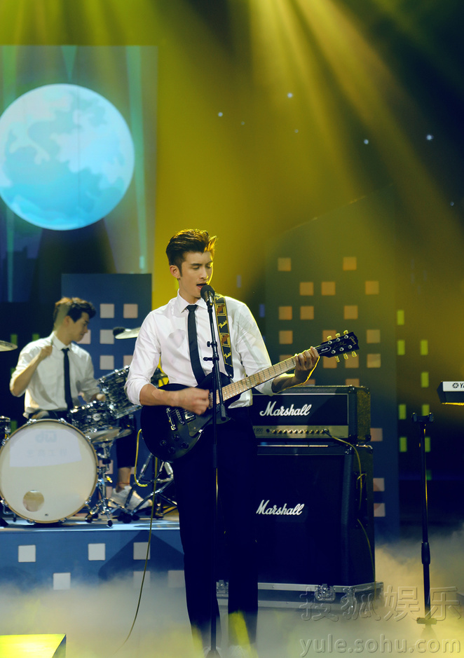 《快本》张云龙蒋劲夫拼了 游戏爆笑一秒白头