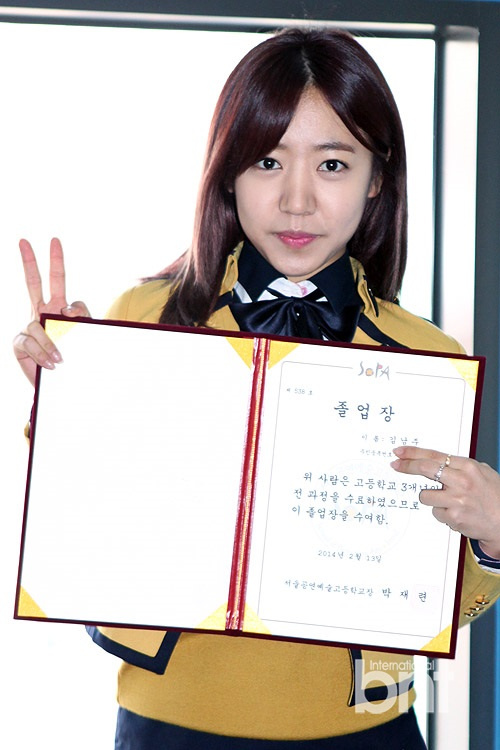 Apink NU'EST等偶像云集首尔艺高毕业礼6201