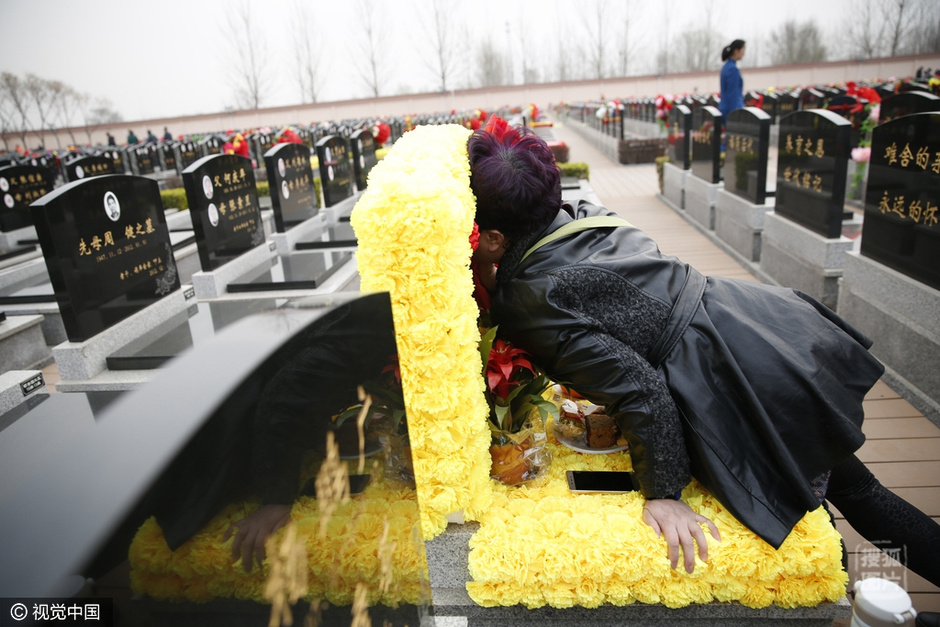  两个失独家庭  老无所依晚年凄楚