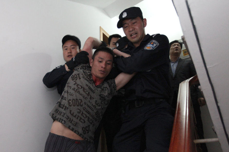 浙江<em>18岁少女</em>遭吸毒男友劫持_江上渔者_新浪