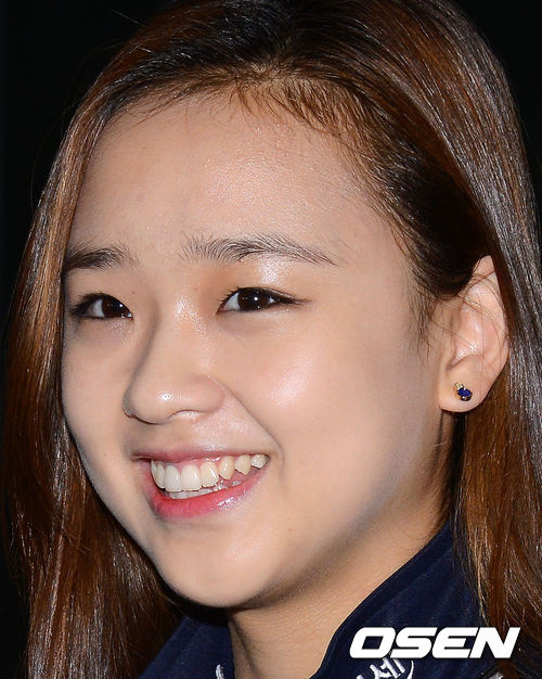 高清:孙妍在结束世锦赛回国 <em>艺体美女</em>笑容迷人