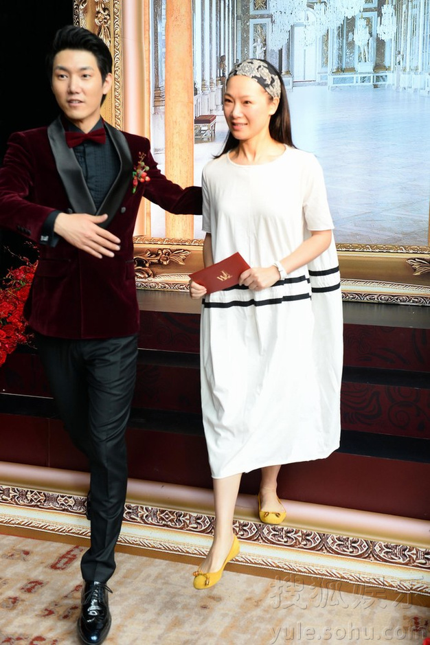 歌手王晰甜蜜大婚 送老婆银行卡当信物8506918-娱乐频道图片库-大视野-搜狐