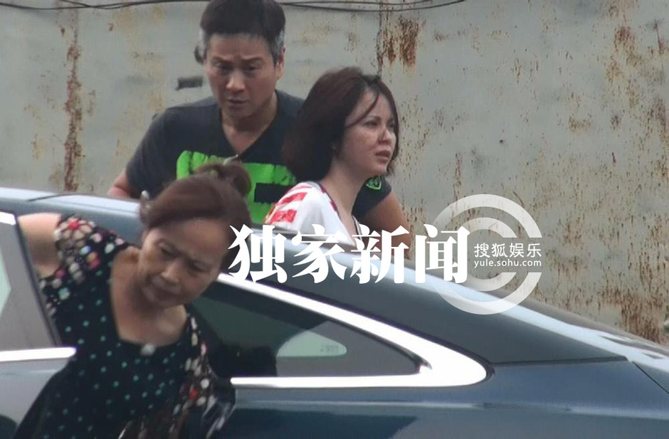 独家:连奕名携妻做检查 杨若兮疑似怀孕