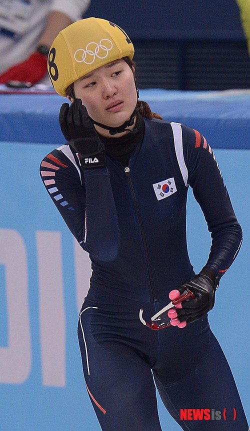 高清图:朴升智赛后泪眼汪汪 颁奖台上低头无语6208218-体育图片库-大视野-搜狐