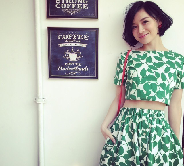 袁姗姗露脐装秀小蛮腰 <em>练马甲线有</em>成效77086