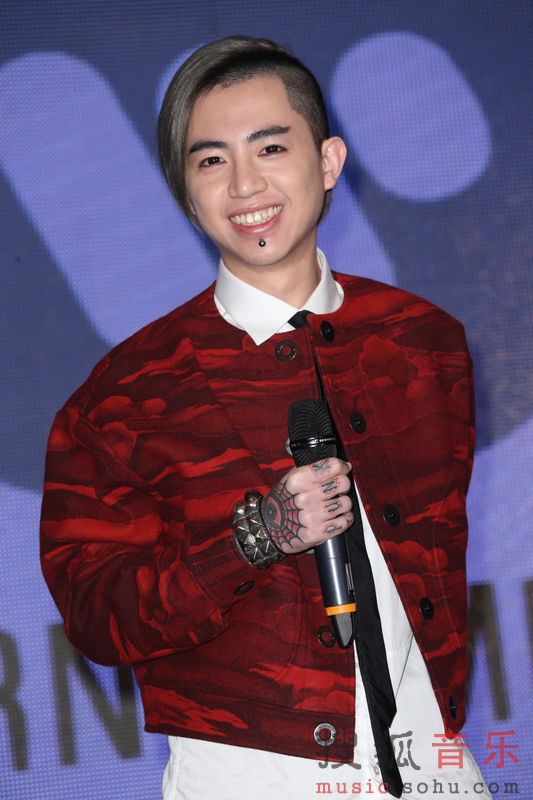 谢和弦加盟新东家 为历次失言鞠躬道歉-音乐频道图片库-北京广播网