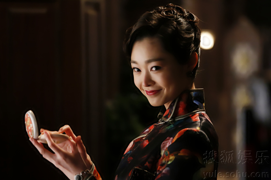 《伪装者》热播 宋轶Hold住百变特工造型-娱乐