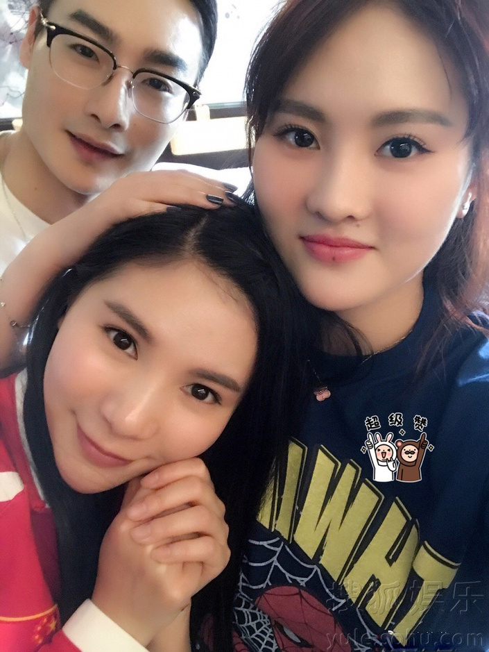 好事将近!秦凯何姿梦幻婚纱照曝光超养眼