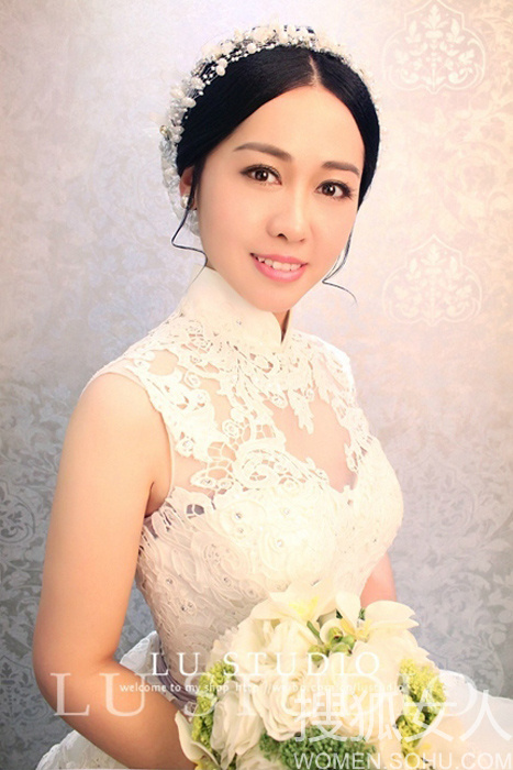 白色镂空蕾丝 韩式甜美新娘造型