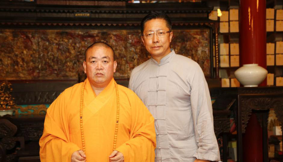 高清:疯狂英语李阳皈依少林 将师从方丈释永信