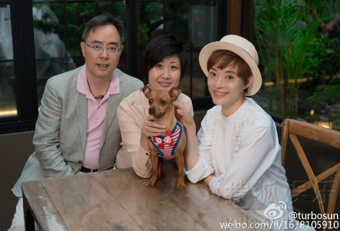 孙俪出席活动人美心善 邓超上辈子拯救世界了