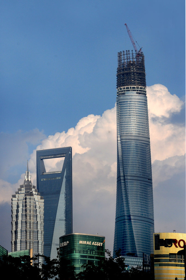 中国最高楼"上海中心"大厦封顶:632米