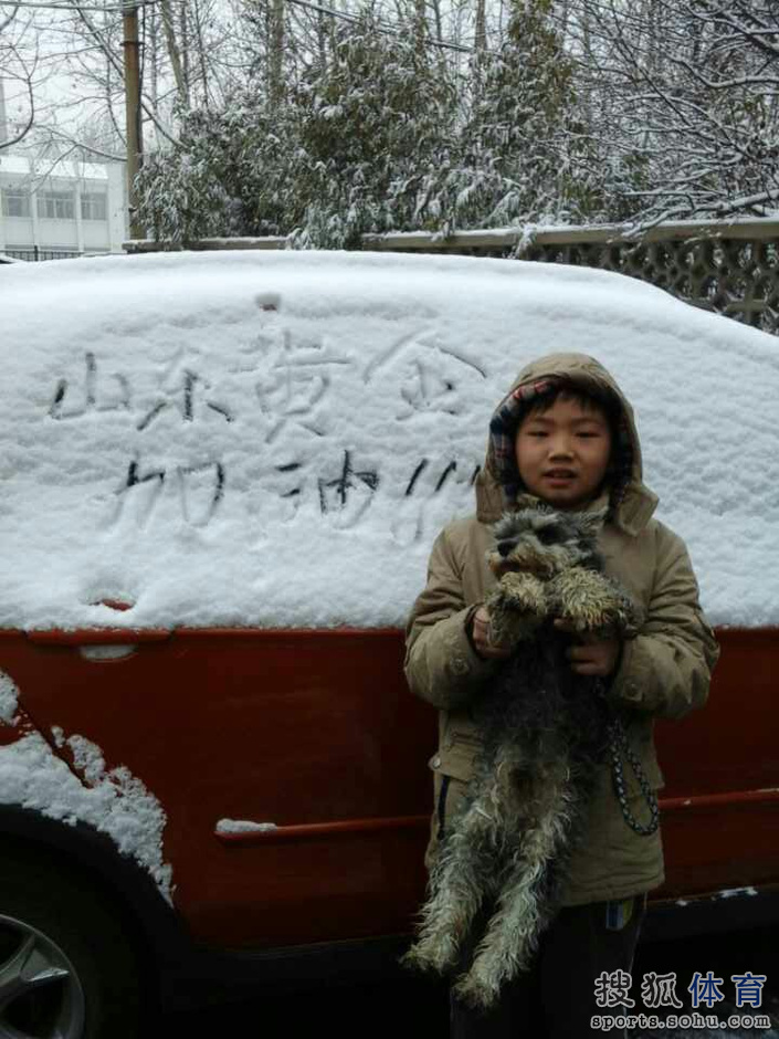 CBA官网微信球迷雪地祝福 为球队球员助威(图