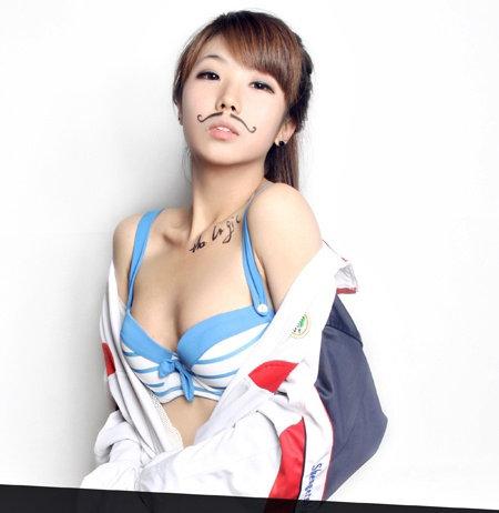 中学生拍摄校服写真图片